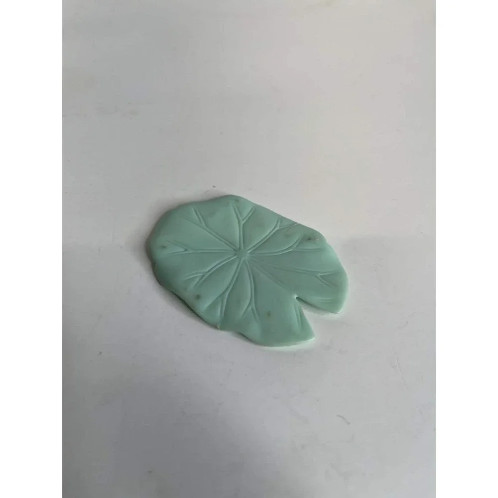 LPS ACCESSORY or doll house part Green leaf